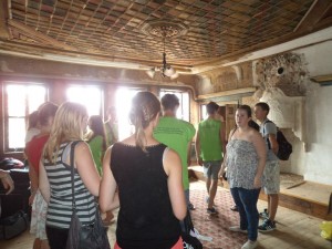 284906_4137478349472_357939870_n